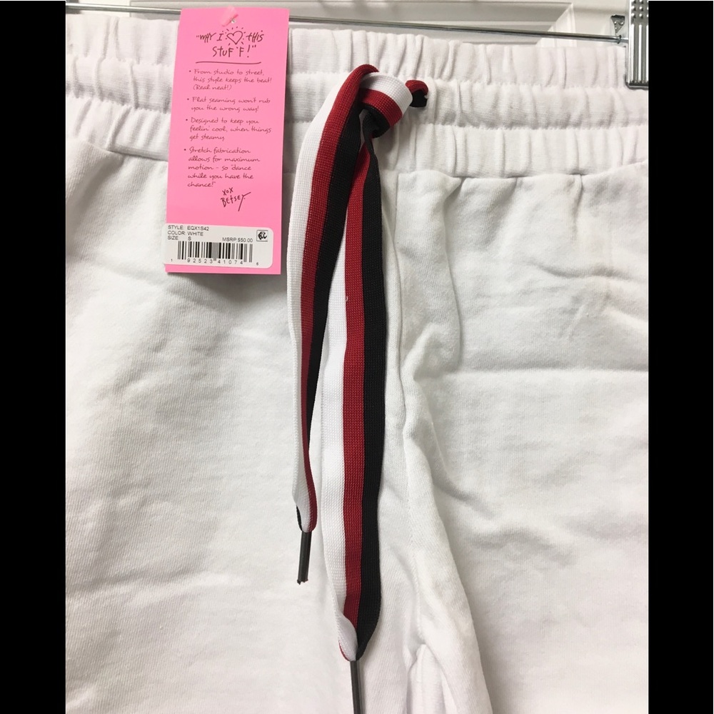 Adorable NWOT Betsey Johnson shorts! - Picture 4 of 5